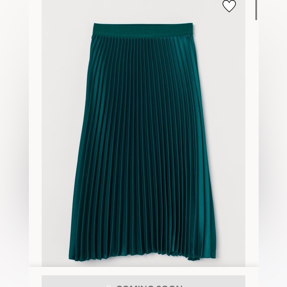 H&M Dresses & Skirts - H&M emerald 2025 green
pleated skirt size 8
